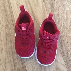 NWOT Toddler Nike’s size 6